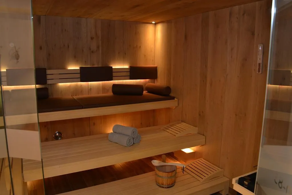 Bayern Resort Hotel - Adults Only - Mit Zugspitzblick - Eibsee-Naehe - Wellnessbereich - Naturpool Im Sommer Grainau