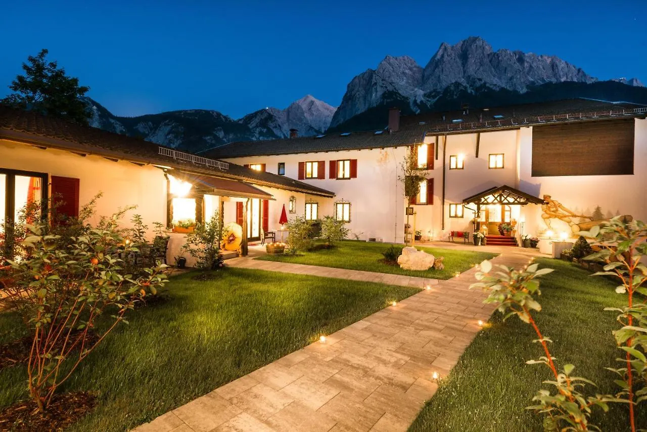 Bayern Resort Hotel - Adults Only - Mit Zugspitzblick - Eibsee-Naehe - Wellnessbereich - Naturpool Im Sommer Grainau