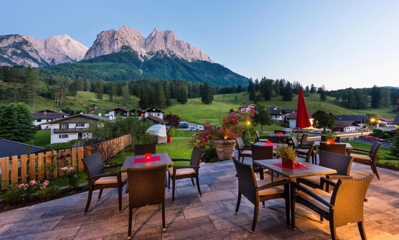 Bayern Resort Hotel - Adults Only - Mit Zugspitzblick - Eibsee-Naehe - Wellnessbereich - Naturpool Im Sommer Grainau