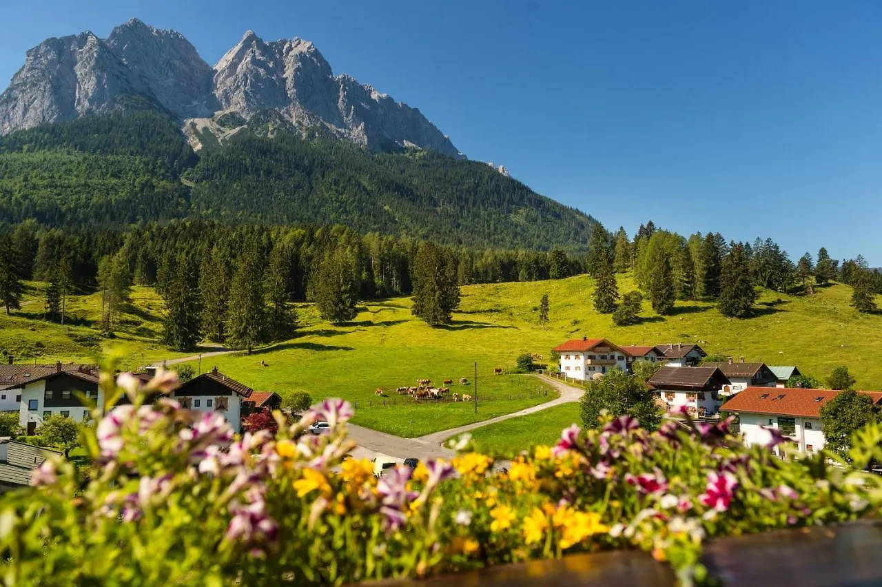 Bayern Resort Hotel - Adults Only - Mit Zugspitzblick - Eibsee-Naehe - Wellnessbereich - Naturpool Im Sommer Grainau Germany