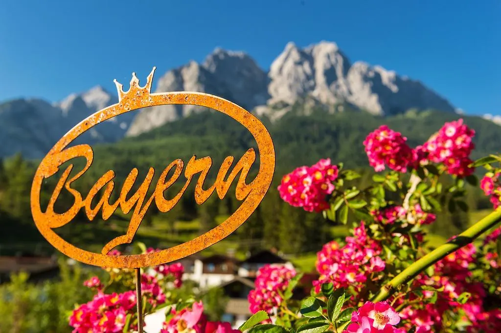 Bayern Resort Hotel - Adults Only - Mit Zugspitzblick - Eibsee-Naehe - Wellnessbereich - Naturpool Im Sommer Grainau