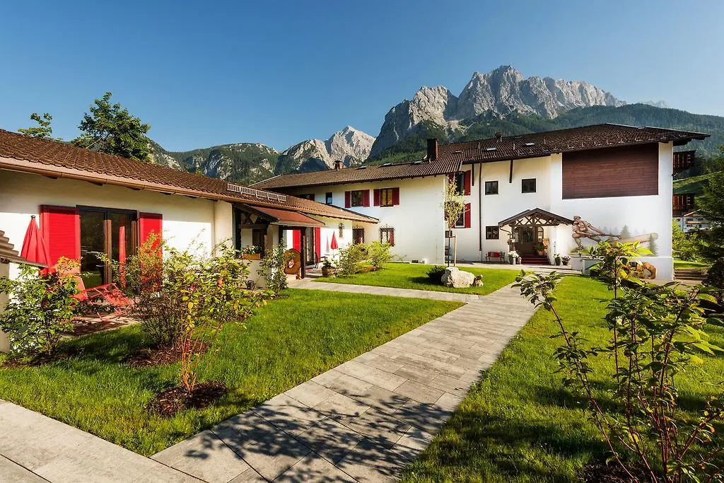 Bayern Resort Hotel - Adults Only - Mit Zugspitzblick - Eibsee-Naehe - Wellnessbereich - Naturpool Im Sommer Grainau
